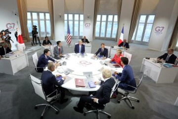 Трамп устроил скандал из-за России: наехал на лидеров G7, захотел Путина