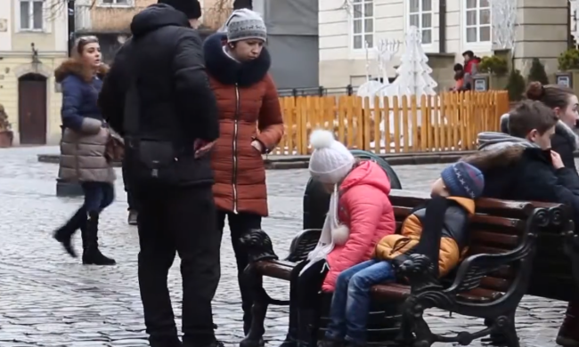 Украинцы с детьми. Фото: скрин youtube