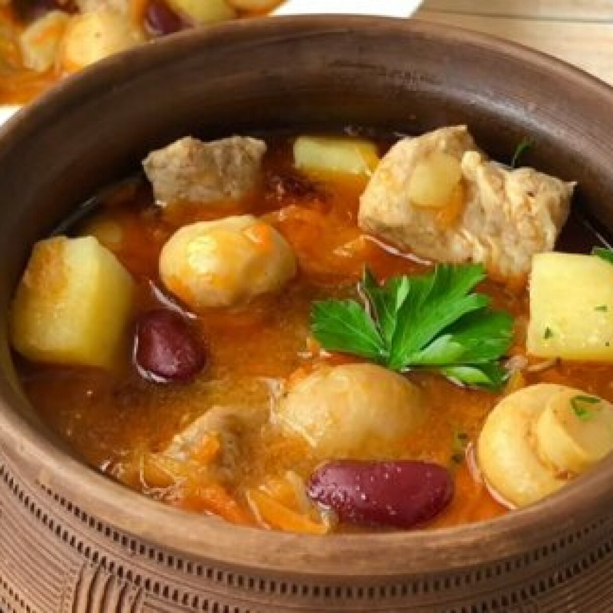 Сочное жаркое по-карпатски с мясом и грибами - как из бабушкиной печи -  ЗНАЙ ЮА