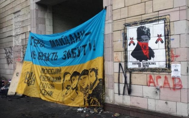 Уничтожил все, за что боролись: украинцы восстали против разрушителя памятников Майдана