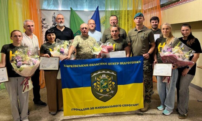 Коммунальщики Харькова получили сертификаты военной подготовки