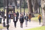 Люди на вулицях, скріншот: Youtube