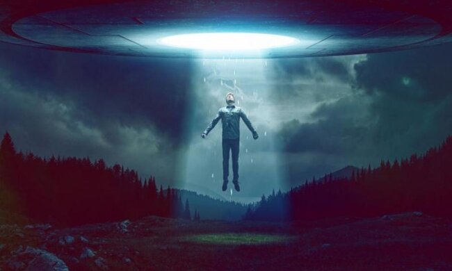 Ни окон, ни дверей: водитель случайно заснял загадочный НЛО