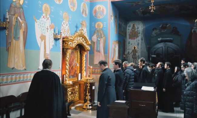 Молитва, церква. Фото: Знай.ua