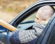 Специально тренированные люди помогут выбить алименты из плохих папаш 