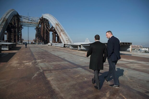 Многострадальный Воскресенский мост готов "воскреснуть", Кличко назвал дату