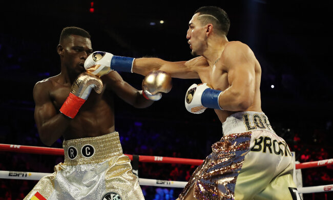 Американський боксер Лопес відібрав титул IBF у Коммі одним нокаутом, відео