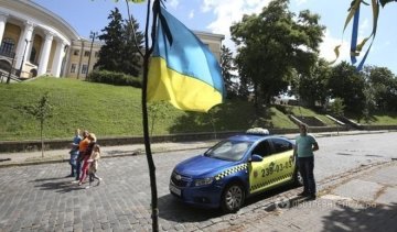 У Києві таксі не обслуговує україномовних