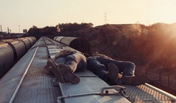 Трое подростков в Виннице хотели сделать селфи на поезде: один погиб