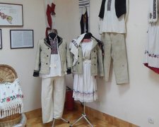 На Закарпатті демонструють вбрання та вишивку справжніх гуцулів (фото)