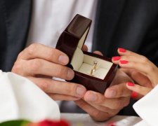 Яблуком у яблучко: такої реакції на пропозицію ви ще не бачили
