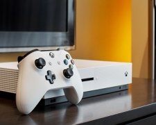 Microsoft представила компактную игровую приставку Xbox