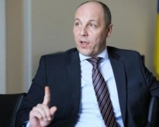 Парубій про воєнний стан: вводити тільки по всій Україні