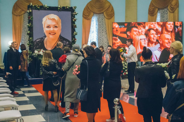 Прощання з Мариною Поплавською: як жителі Києва вшанували пам'ять зірки Дизель-шоу