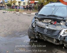 Водій збив двох людей, намагаючись сховатися після ДТП (фото)