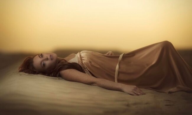 Линдси Лохан покрасовалась на пляже в буркини