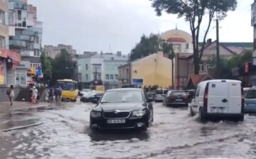 Негода у Рівному, скріншот із відео