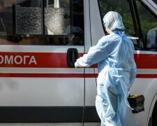 Маленька тернополянка наковталась пігулок і "пригостила" братика: моторошне 8 березня