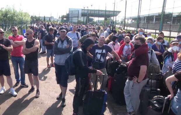 Заробитчане рвутся в Польшу через адские условия - что происходит на границе в Шегинях