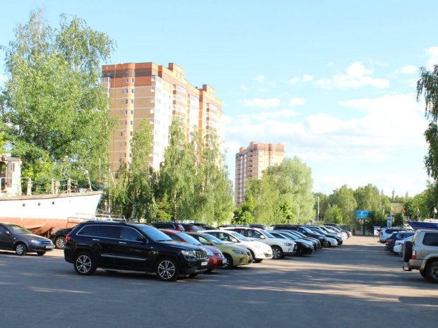 Тарифы на парковку заставят украинских водителей полюбить общественный транспорт
