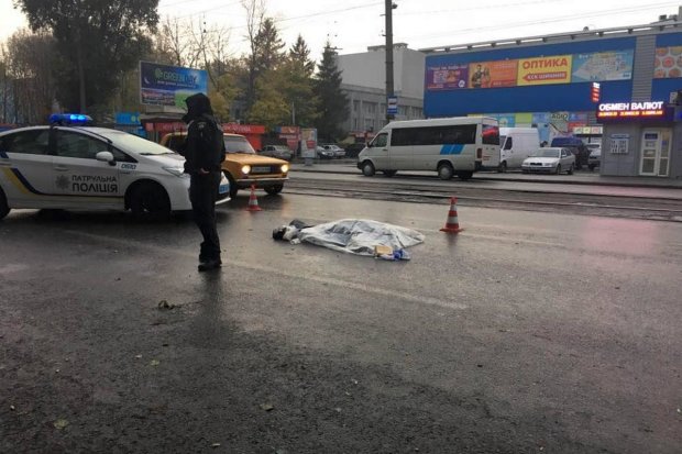 Под Киевом молодой коп убил пенсионерку: детали трагедии