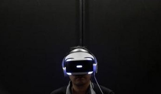 Шлем виртуальной реальности от Sony привяжет к себе геймеров