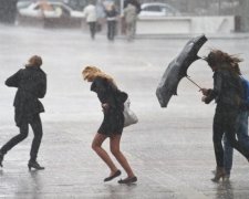 Удар стихии: в Украине объявили штормовое предупреждение