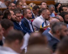 Нардепи від "Слуги народу" через кнопкодавство відмовилися від зарплати: перші пішли