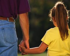 Батька п'ятьох дітей затримали за розбещення 9-річної дівчинки: фото  