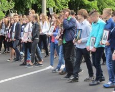 Дикий скандал: українських учнів зганяють на путінську акцію