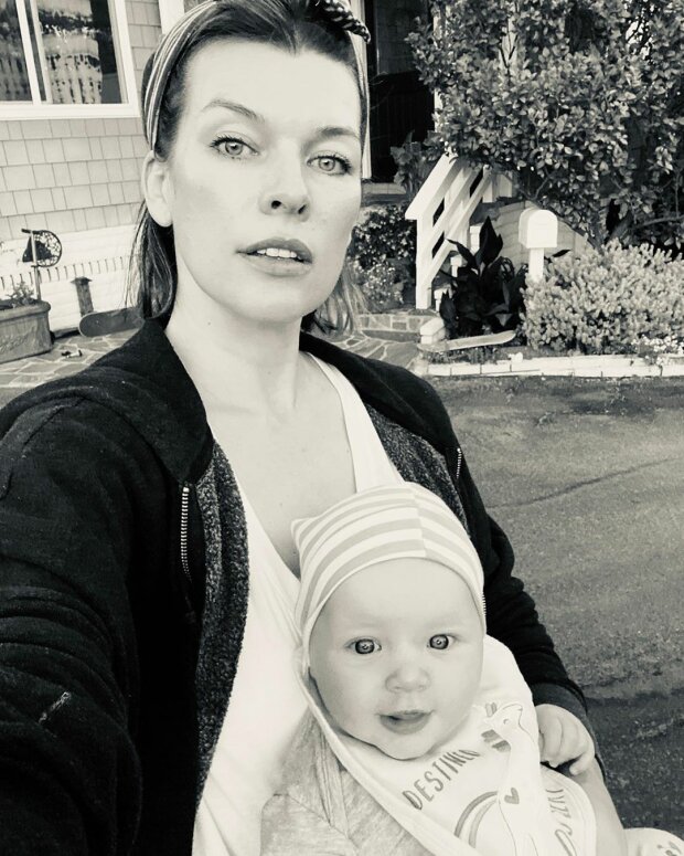 "Нема нічого страшнішого, ніж втратити дитину": Міла Йовович не просто так поділилася фотографією з донькою