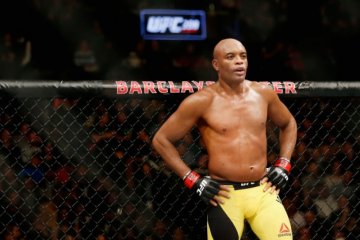 Бой Сильва - Гастелам на UFC 212 отменен