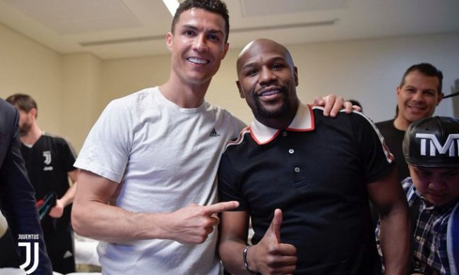 Мейвезер увірвався до роздягальні Ювентуса після перемоги в Суперкубку Італії