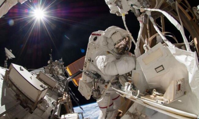 Астронавти США вийшли у відкритий космос: пряма трансляція 