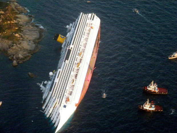 Новый Титаник терпит бедствие: почти полторы тысячи пассажиров могут не добраться до берега