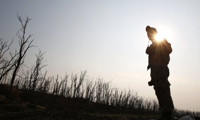 Украинский снайпер "накормил" оккупантов свинцом: "ужалил" откуда не ждали, мощное видео