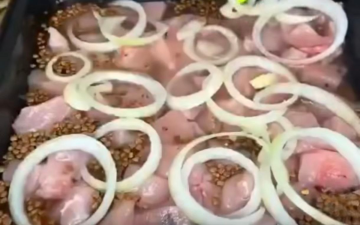 Гречка с мясом под шубой из овощей и сыра: фото скрин рецепта