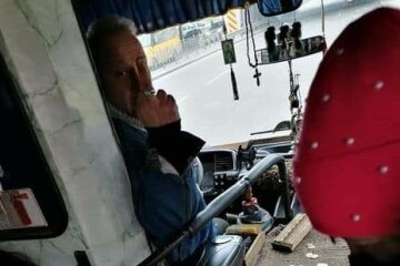 Маршрутник-хам виганяє інвалідів з салону і покриває "триповерховим": "Позбавлені прав"