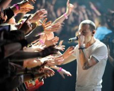 "Есть чувство, будто ты рядом": Linkin Park трогательно почтили память Честера Беннингтона