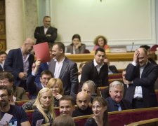 Цигарки по 40 та горілка по 100: депутати ощасливили українців