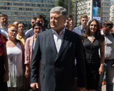 Порошенко привітав українських воїнів путінськими "Буками": дивний гумор або помутніння