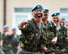 За ВДВ: бидло-десантник "наваляв" журналісту в прямому ефірі