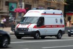 Під Дніпром чоловік випав з швидкої на ходу, оце так "полікували": курйозний момент потрапив на камеру
