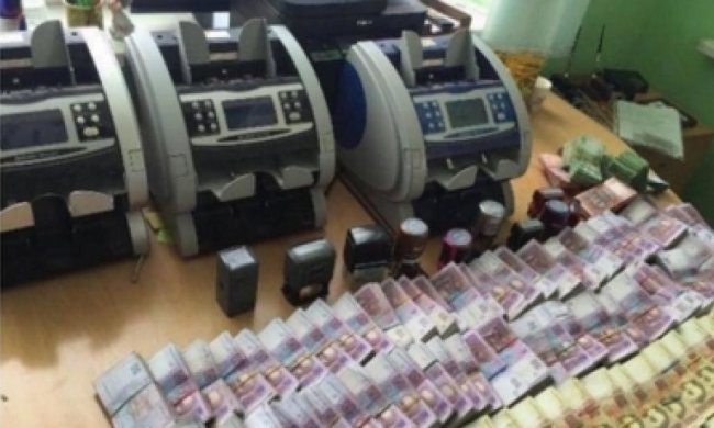 Найбільший конвертаційний центр на Львівщині встиг "відмити" мільярд