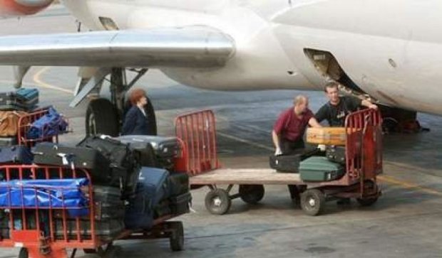 Авиалайнер экстренно сел из-за человека в багажнике