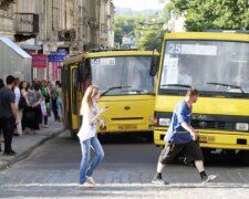 "Чим думає Садовий?": львів’яни обурені довжелезними чергами на маршрутки, до центру не дістатися