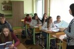 Обучение в школе, кадр из видео