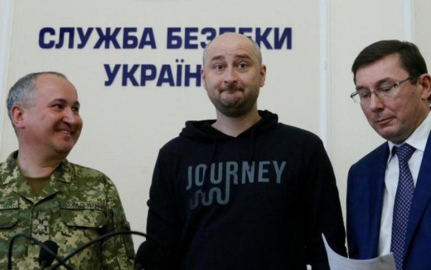 Ботан и одуванчик: друзья стали на защиту заказчика покушения на Бабченко