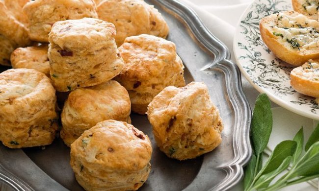 Дуже смачний рецепт булочок з сиром чеддер