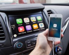 Google і Apple поділили бортовий комп'ютер автомобіля